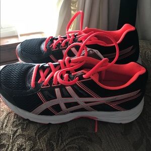 Women’s ASICS Size 6 Perfect Condition